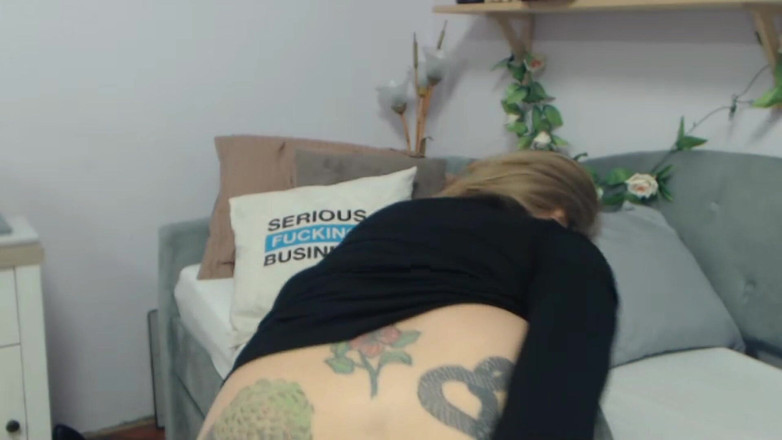 Melissa Johnson: Knulla mig i min röda matta klänning