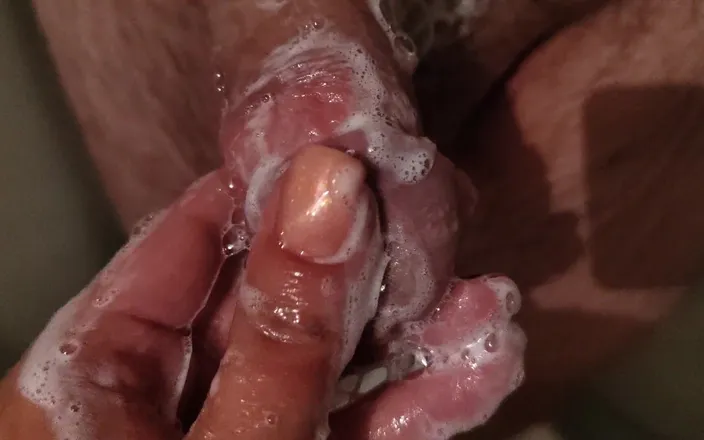 Emma_Alex: My Stepbrother in My Shower - Gave Him a Little Pleasure...