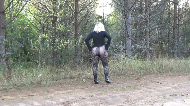 RedRoseRus: Hete MILF in Sexy Minijurk