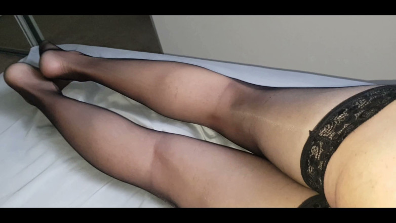 Dani Leg: Dani Leg Cumshot in Black Stayup Stockings