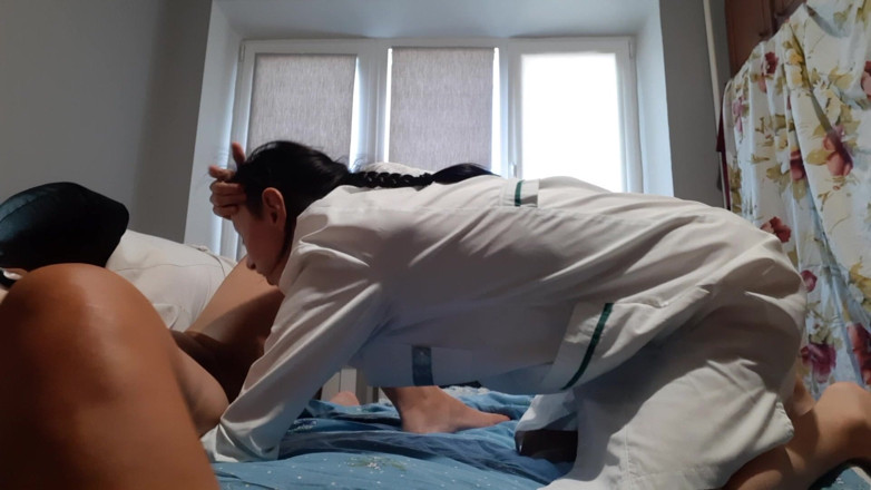Lesbian-illusion: Dos enfermeras se follan a un paciente (fetiche de pies, cunnilingus,...