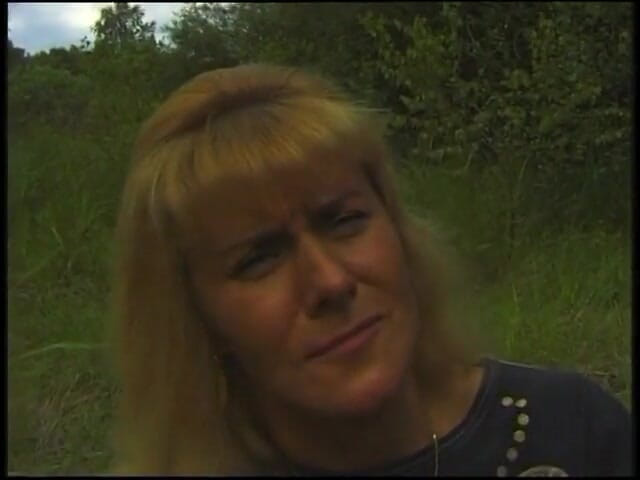Xfucks: Chlupatá blonďatá zralá má venku pěkné časy