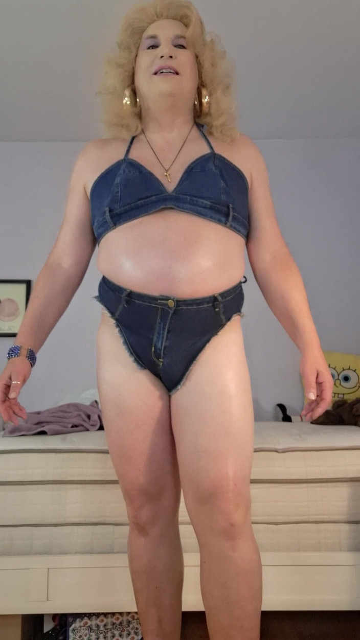 Victoria Lecherri: Vicki é uma travesti da vovó!