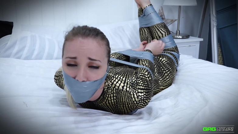 Gag Attack: Lil Missy Catburglar legare cu bandă