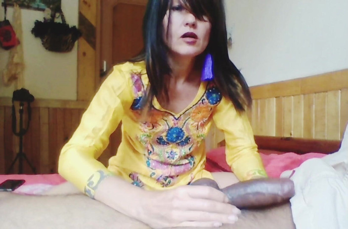 Bolly Karma: 精彩情侣享受热辣乐趣