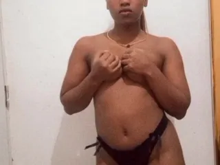 Jag älskar att rocka min enorma röv och dansa sexig för dig