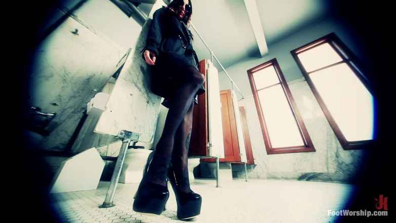 Foot Worship by Kink: Worship in the Boys Room