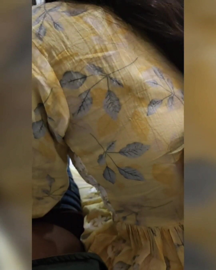 Trisha Hotness: Trisha joue avec une bite en parlant au téléphone