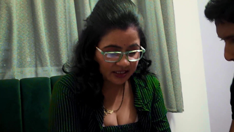 Queen star Desi: A Naughty Story of a Student and His Sexy Lady...