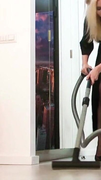 Vaccuming dans des bas vintage