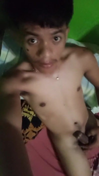 Parowa sesja solo Filipino Twink z wybuchowym wytryskiem