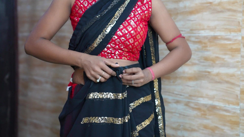 Neha Gupta: Desi Girl Solo