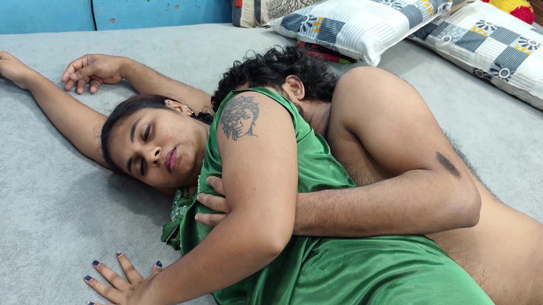 Vaishnavysharunraj: Sărut sexy de cur cu picioare romantism în nighty apoi nighty...