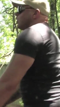 Sexo al aire libre con su hermanastra cachonda y traviesa