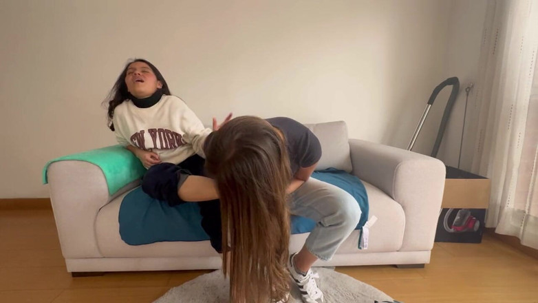 scarlettandc: My Girlfriend Shows Me Her Fetish by Smelling and Massaging...