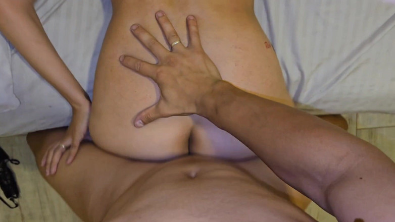 Tunenitovergon: मेरी पड़ोसन Culona मेरा बड़ा लंड आजमाना चाहती थी!