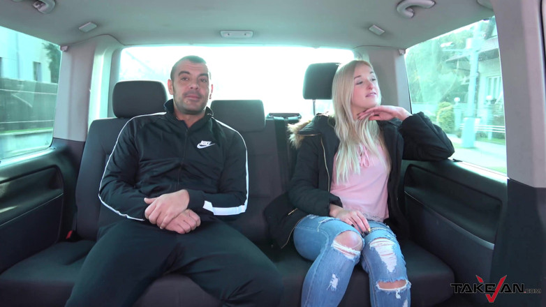 Take Van: Tânără blondă proastă înșelată de un șofer de taxi fals și cu picioarele...