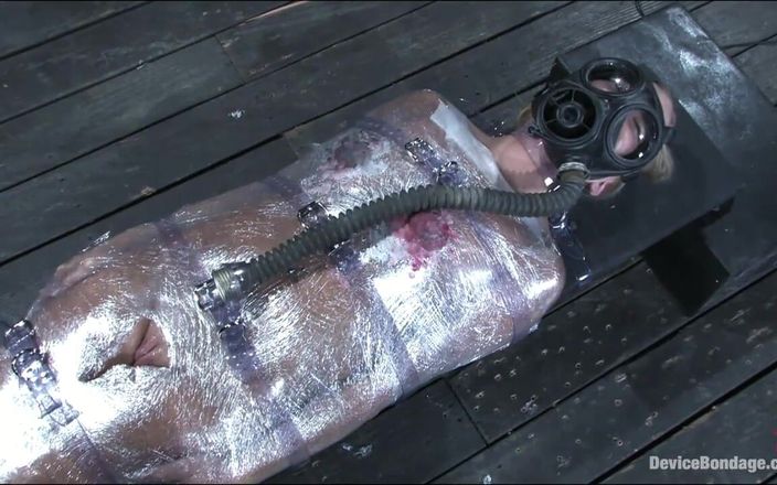 Device Bondage by Kink: Lepka gorąca pułapka wrap