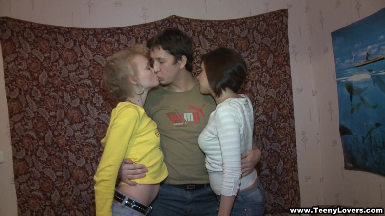 Teeny Lovers: Він вирішив трахнути їх обох