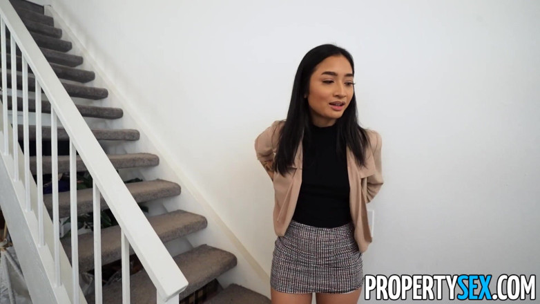 Property sex: La agente inmobiliaria asiática Avery Black paga al contratista con...