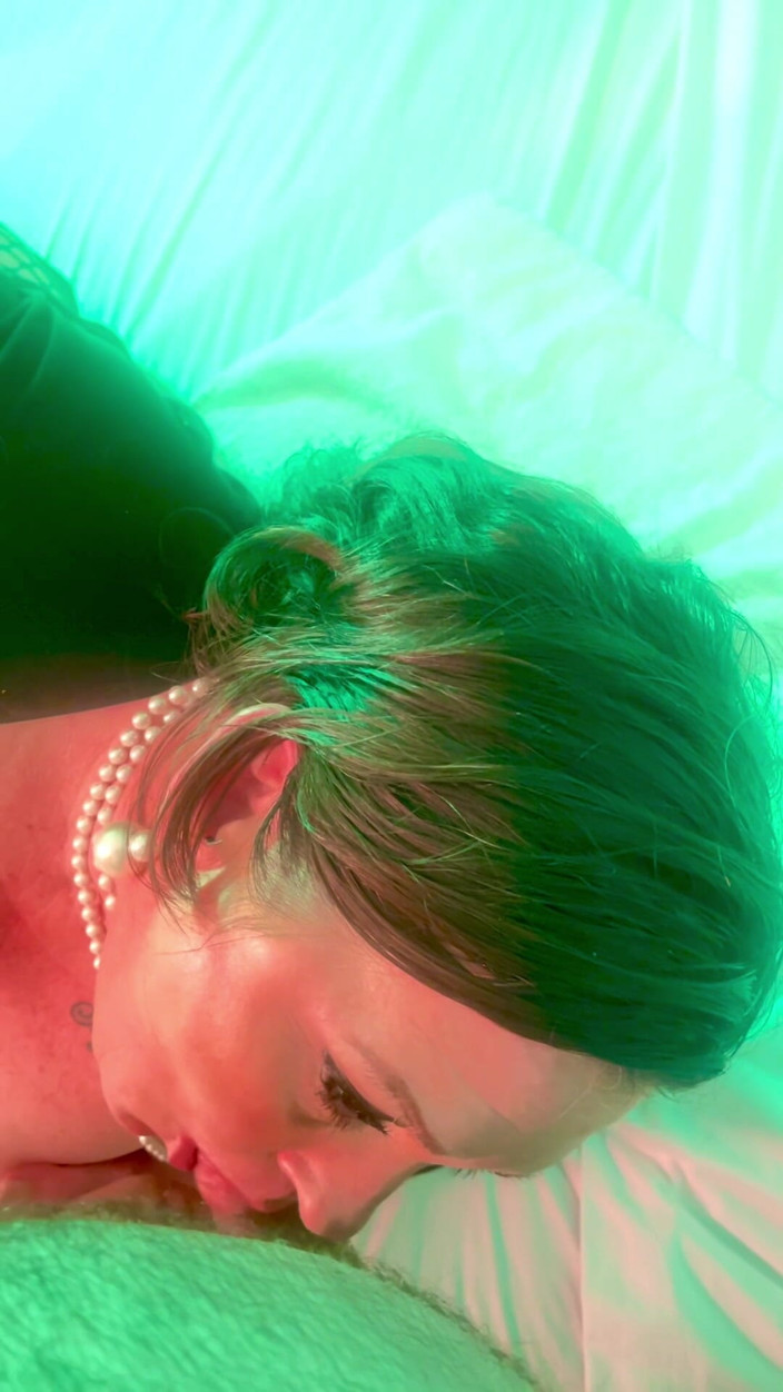 SanDiego8383: Letting a Complete Stranger Cum on My Face
