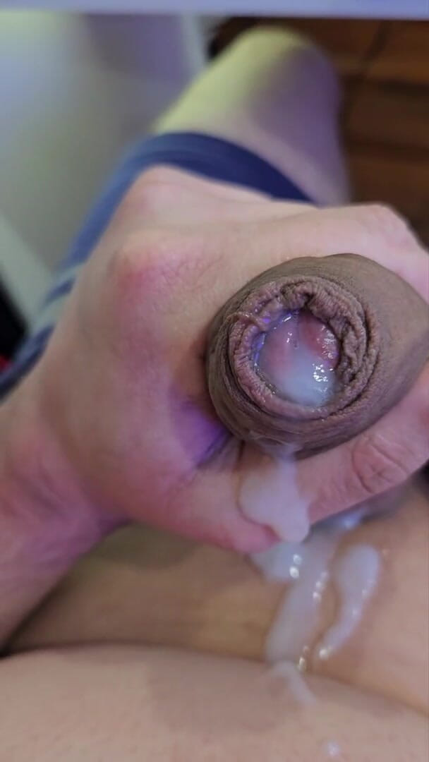 Lkdick8: 一人で18歳の男の子がチンポで遊んでいる