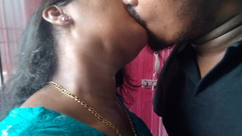 Benita sweety: 我的老板为了我的永久工作与我的妻子发生性关系