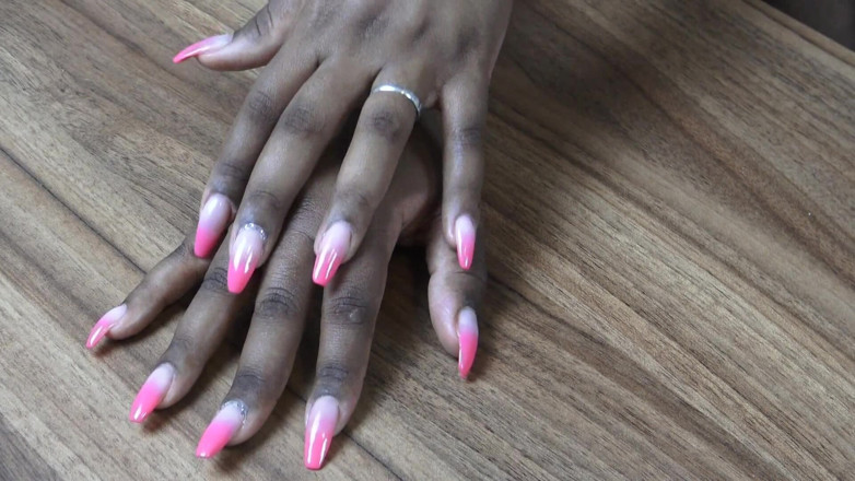 Solo Austria: Ebony hand &amp; finger nails fetish