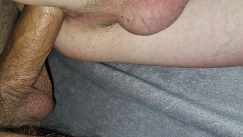 Dinar: Il culo del giovane gay riceve una porzione di sborra...