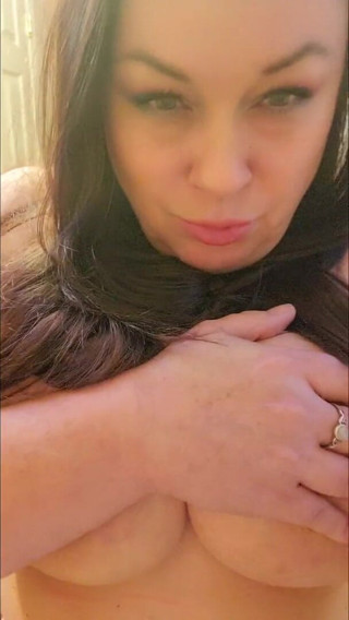 Bellacarina94: Sexy BBW Cougar Bellacarina94 plays with her ties