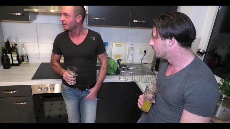 Andy Star: El culo de puta de látex te vuelve loco. Andy...