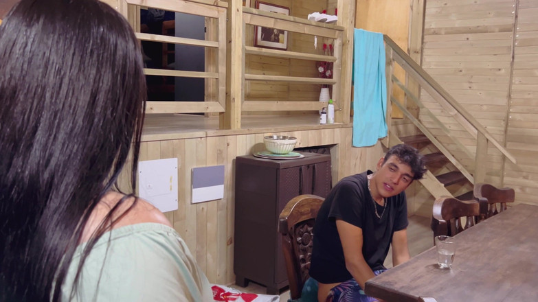 Anotonella-jones: Min styvson byst min röv medan hans styvfar är borta