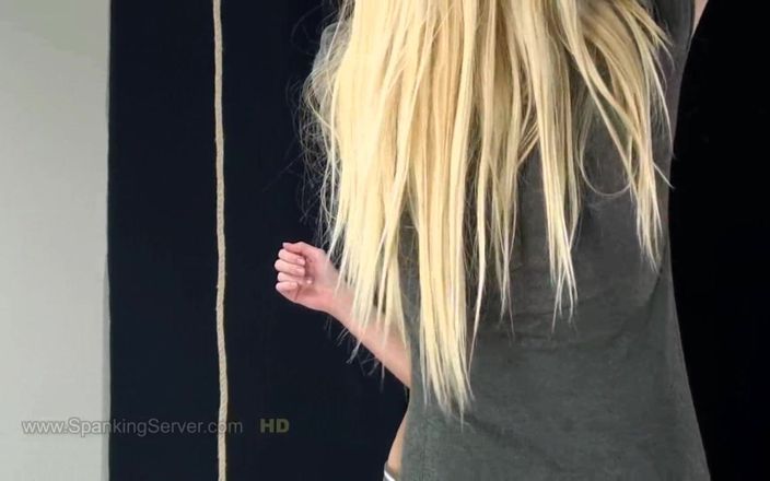 Spanking Server: Katie Gold, espalda desnuda, azotes 2605