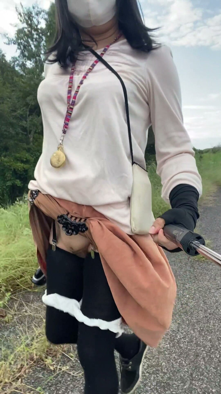 megu2002: No. 332 a Walk with an Electric Massager