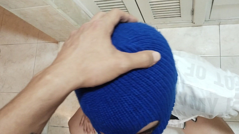 Thiago Florez: Deepthroat: Submisivní femboy vs Obrovský sousedský penis