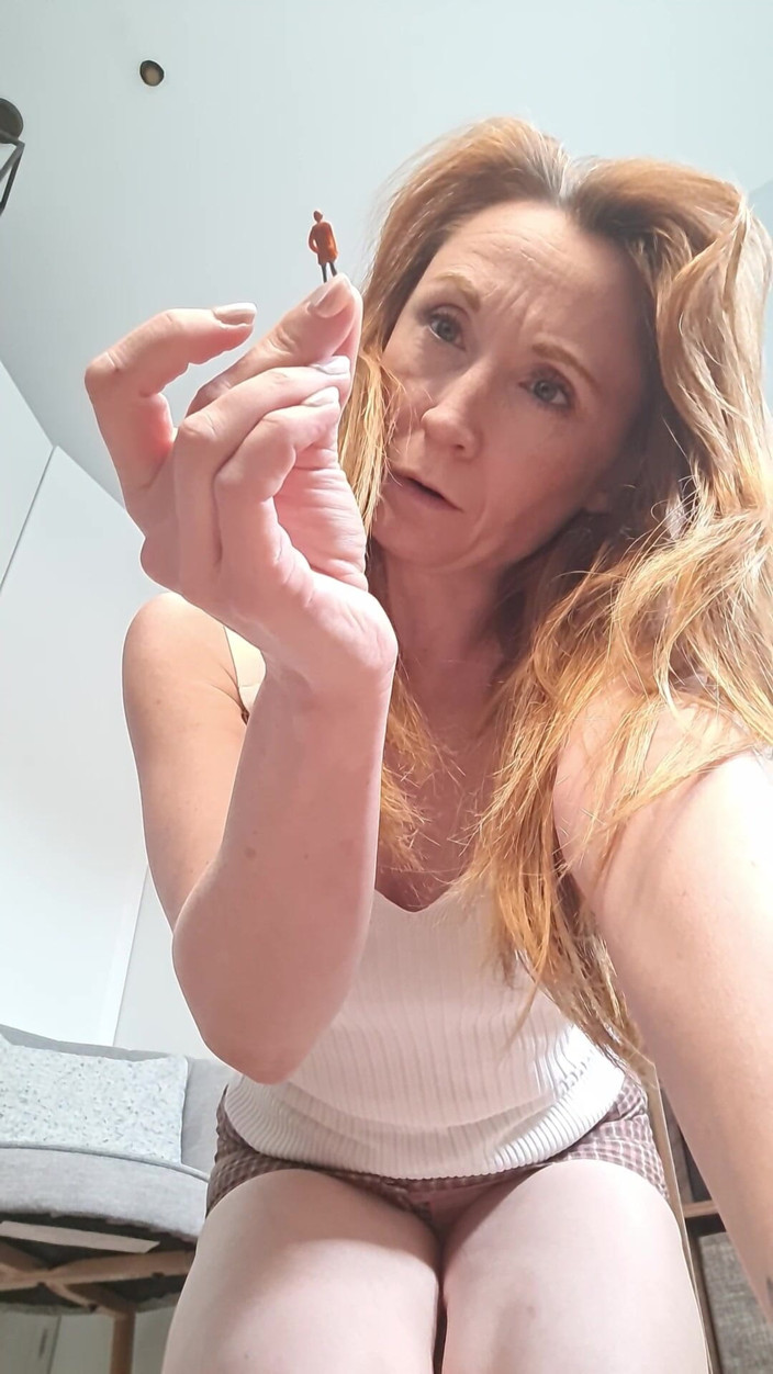 Lily kink: Giantess sử dụng hàng xóm đánh mất người chồng nhỏ bé...
