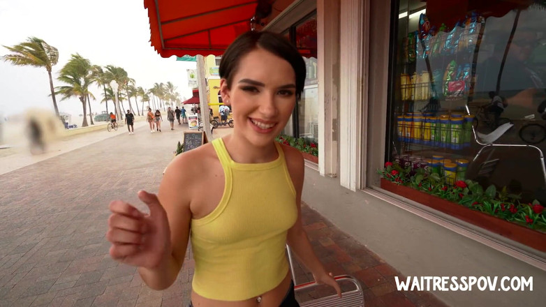 Waitress POV: Serveuse en POV - Natalie Porkman - attachée aux saucisses