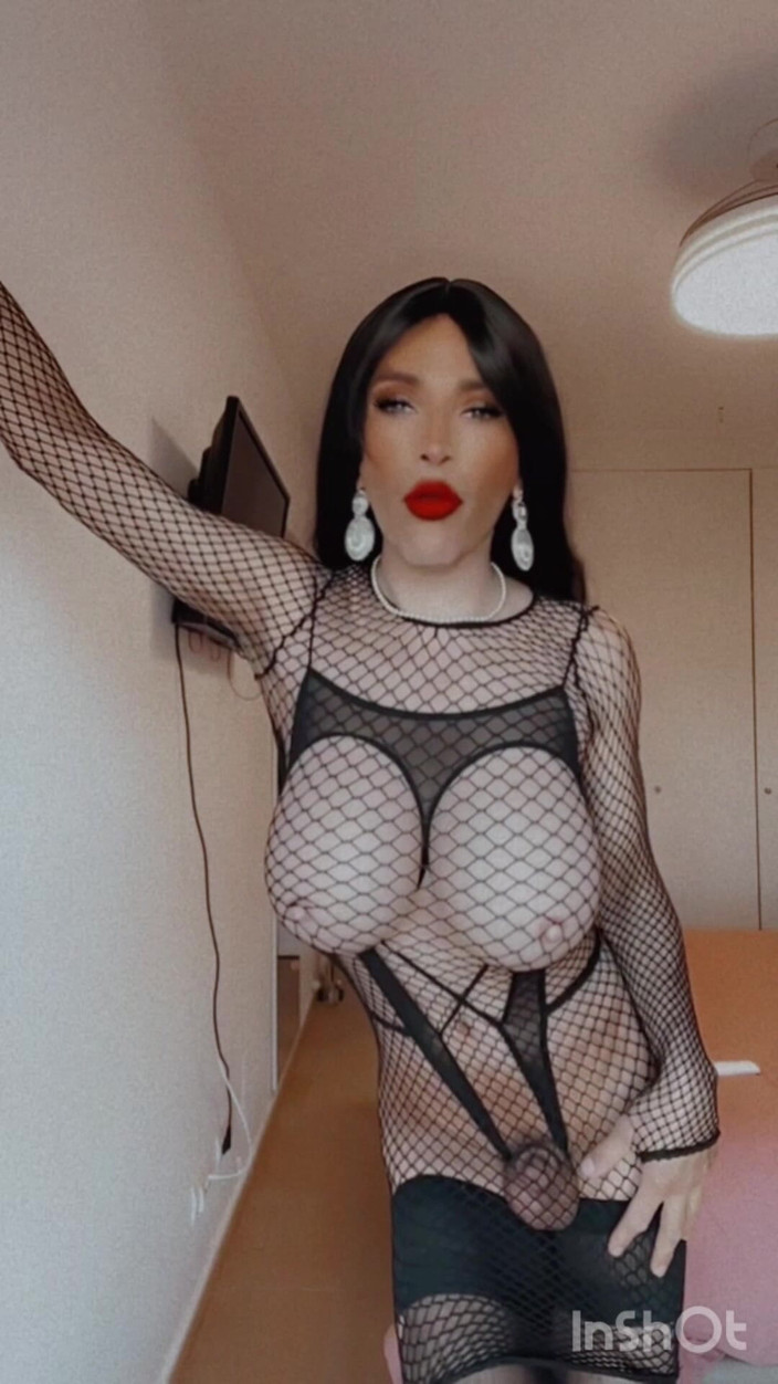 Sissy Slut Brianna: क्या आप उपयोगी बनना चाहते हैं? मुझे कोशिश करने दो, और तुम हिलने की हिम्मत मत करो