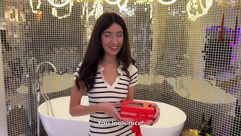 Katty West: Nevlastní sestra připravila sexy sklenici dobrých skutků pro sebe a...