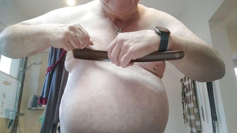 Karlchengeil: My Tits - 殴打で赤くなった