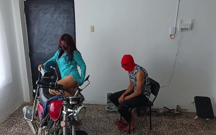 NEGRITA SEXY: Eu seduzo o vizinho enquanto ele poli sua motocicleta