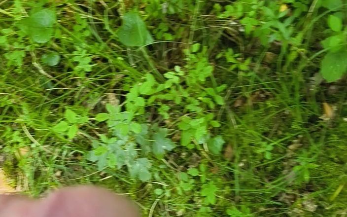 Niko 46200: Mă masturbez în natură