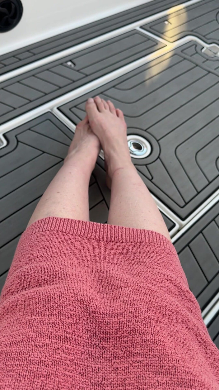 LizaVirgin: Mit Beinen spielen