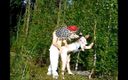 RS couple: Knullade en medresenär på gräsmattan