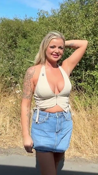 Petite T Anne MILF Naast De Deur Smash Bus
