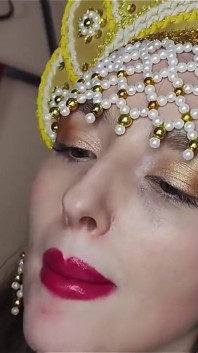 Dos princesas te hipmerizan con sus cuerpos sexy y besos jugosos y pegajosos y brillantes