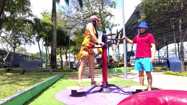NEGRITA SEXY: Park stranger quyến rũ máy bay bà già latinh tuyệt đẹp đưa...