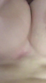 巨乳阿拉伯女郎raphael舔舐她奶子的精液