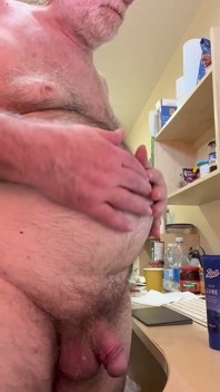 L'allenatore karl è nudo e eccitato 7106