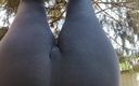 Nicoletta Fetish: Un orgasm umed sexy în pantalonii de yoga dintr-o grădină în aer...
